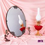 آینه شمعدان کلاسیک مارگاریت آنتیک به همراه چراغ نفتی قرمز