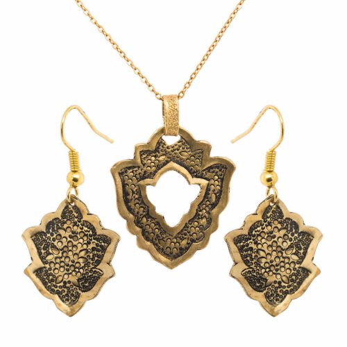 گردنبند و گوشواره قلم زنی شده روی طلا